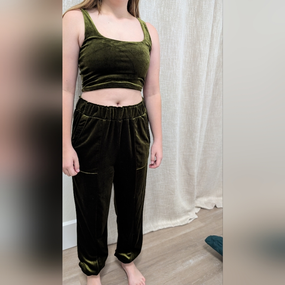 Vada winter Velvet Two-Piece Katelyn Set Olive Green Size XS